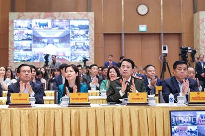 Lãnh đạo nhiều bộ, ngành Trung ương dự Hội nghị Thủ tướng Chính phủ đối thoại với nông dân - Ảnh: VGP/Nhật Bắc