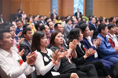 Hội nghị có sự tham gia của trên 70 nông dân tiêu biểu đại diện cho 10,2 triệu hộ hội viên hội nông dân trên cả nước - Ảnh: VGP/Nhật Bắc