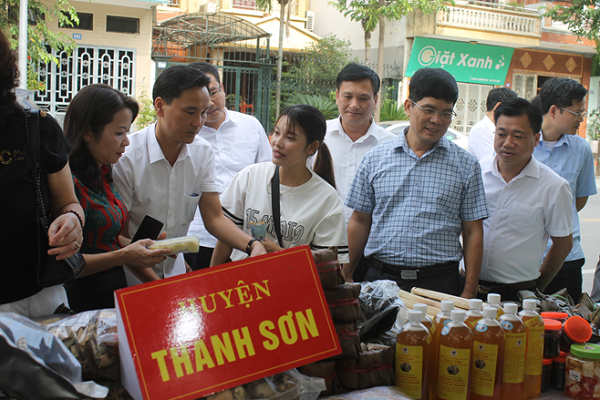 Giới thiệu, trưng bày, kết nối, tiêu thụ sản phẩm OCOP, nông sản tiêu biểu tỉnh Phú Thọ, đợt 3/2024