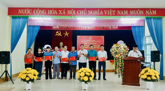 Hạ Hòa khai giảng – Bế giảng các lớp nghề cho nông dân