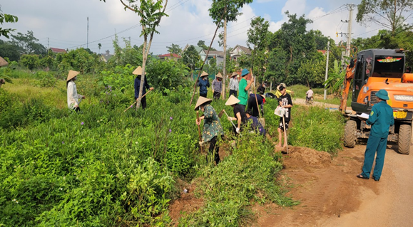 Hội Nông dân xã Hy Cương tham gia vệ sinh môi trường