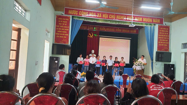 Hội Nông dân xã Tân Phương phối hợp tổ chức bế giảng lớp sơ cấp nghề Trồng nấm