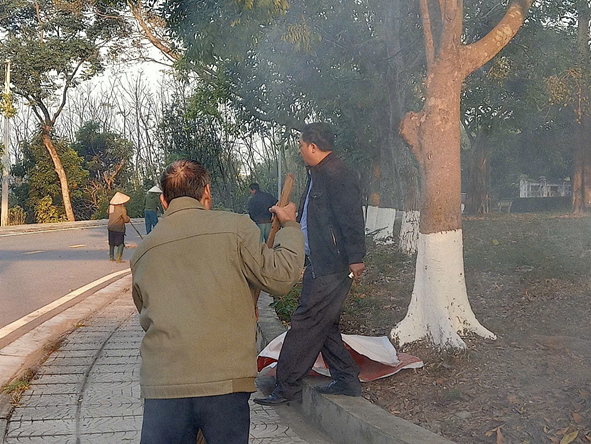 Hội viên nông dân xã Chu Hoá (TP Việt Trì) ra quân dọn vệ sinh  môi trường chuẩn bị đón tết Nguyên đán Ất Tỵ năm 2025