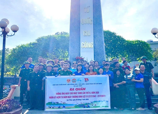 Hội Nông dân xã Lạc Thủy phối các Đoàn thể chính trị tham gia vệ sinh khu vực của nghĩa trang nhân Ngày Thương binh Liệt sỹ 27/7/1947 -27/7/2025