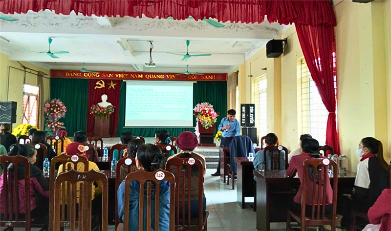 Hội Nông dân xã An Bình, tỉnh Phú Thọ tổ chức lớp tập huấn trồng, chăm sóc thu hái và sơ chế cây dâu tằm hữu cơ