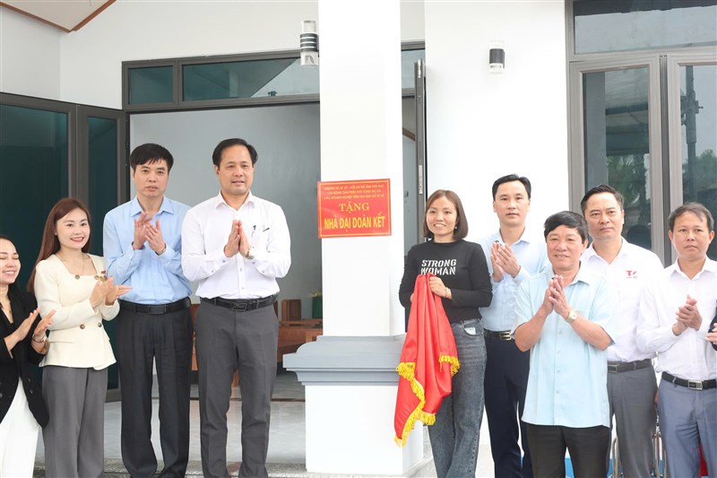 Hội Nông dân xã Tu Vũ khởi công và bàn giao nhà Đại đoàn kết cho hội viên nông dân có hoàn cảnh khó khăn