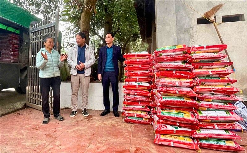 CUNG ỨNG PHÂN BÓN CHẬM TRẢ - “ĐIỂM TỰA” GIÚP NÔNG DÂN YÊN TÂM SẢN XUẤT