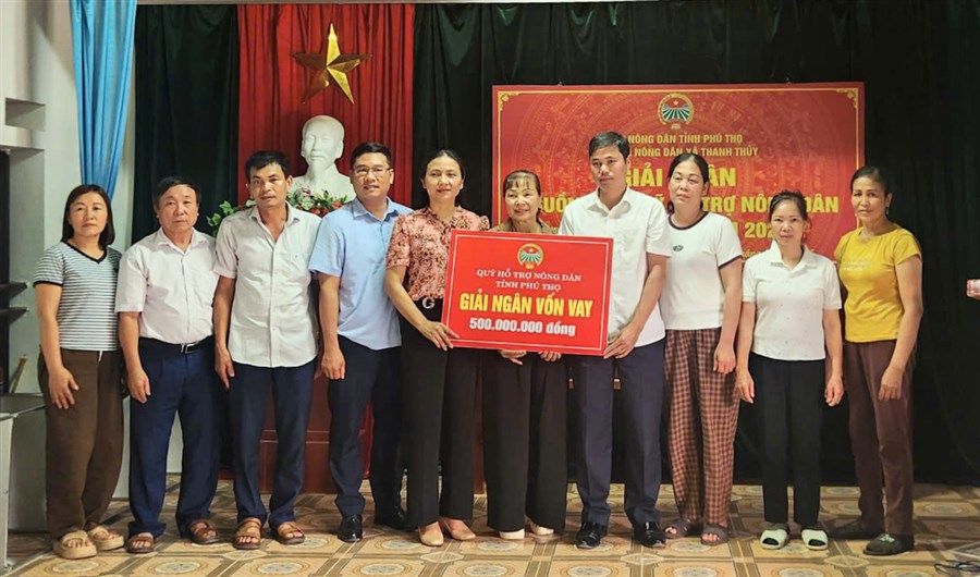 Giải ngân Quỹ Hỗ trợ Nông dân tại xã Thanh Thủy