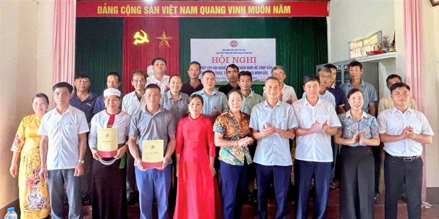 Hội Nông dân xã Minh Đài ra mắt Chi hội Nông dân nghề nghiệp “Chăn nuôi dê sinh sản” và giải ngân vốn Quỹ Hỗ trợ nông dân 