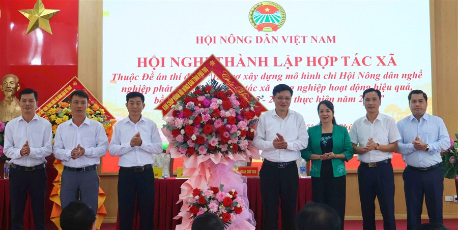 Hội nghị thành lập Hợp tác xã Chăn nuôi và Dịch vụ tôm càng xanh xã Hùng Việt