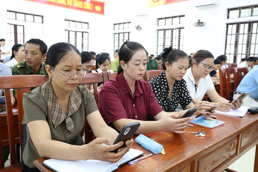 Hội Nông dân xã Hiền Quan phối hợp tập huấn “Bình dân học vụ số”