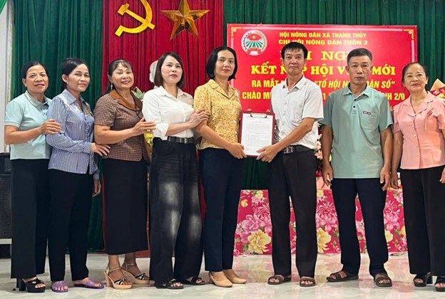 Hội Nông dân xã Thanh Thủy ra mắt mô hình “Tổ hội Nông dân số”, kết nạp hội viên mới