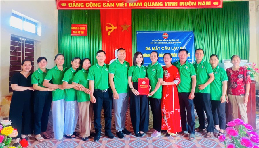 Hội Nông dân xã Cẩm Khê ra mắt Câu lạc bộ “Nông dân bảo vệ môi trường”